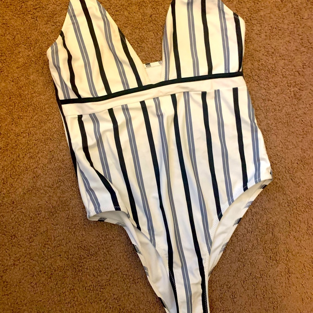 CUPSHE L one piece